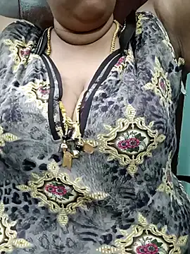 Snapshot of ashikaa_r chatting on 03.18.25 ashikaa r online show from 03.18.25