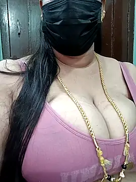 Snapshot of ashikaa_r chatting on 03.23.25 ashikaa r online show from 03.23.25