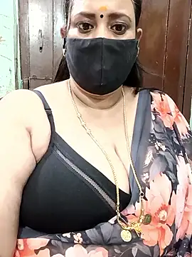 Snapshot of ashikaa_r chatting on 11.03.25 ashikaa r online show from 11.03.25