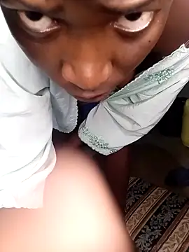 Snapshot of pretty_prickle chatting on 11.21.25 pretty prickle online show from 11.21.25