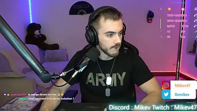 Snapshot of Mikev chatting on 10.23.25 Mikev online show from 10.23.25