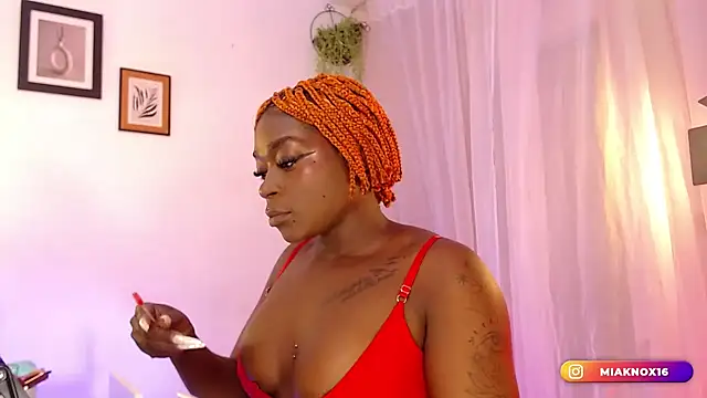 MiaKnox online show from 12.26.24