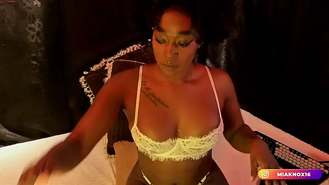 MiaKnox online show from 02.19.26