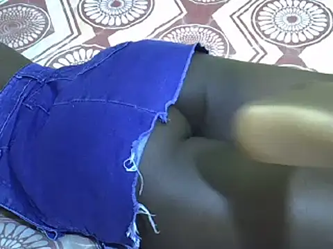 queenbarbie1 online show from 02.18.25