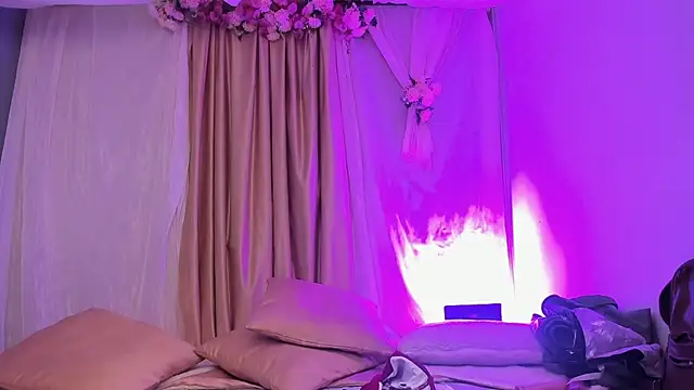 salomee star  online show from 11.06.25