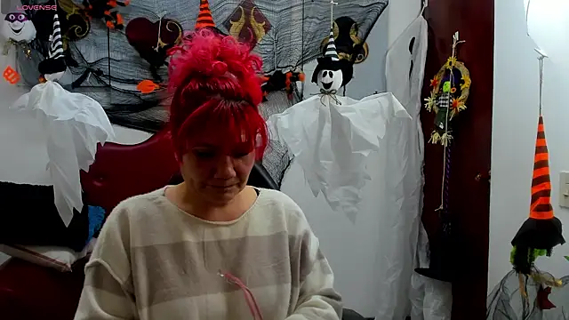 Salomeediaz  online show from 10.17.25