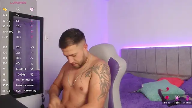 Snapshot of ryanandpamela_ chatting on 12.19.24 ryanandpamela online show from 12.19.24