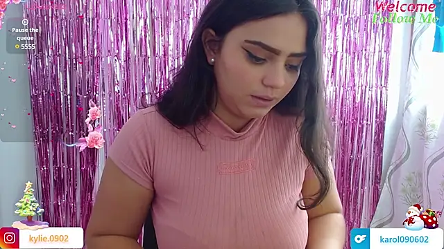 Snapshot of karol_9 chatting on 12.19.24 karol 9 online show from 12.19.24