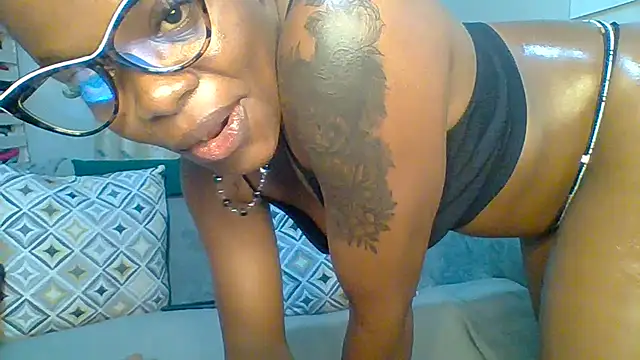Snapshot of Petite_254 chatting on 06.30.26 Petite 254 online show from 06.30.26