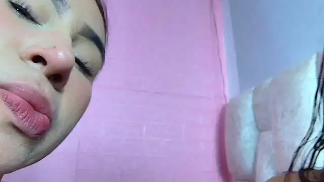 strawberrymia68 online show from 03.01.25