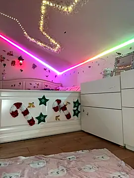 SelenaBee online show from 12.04.25