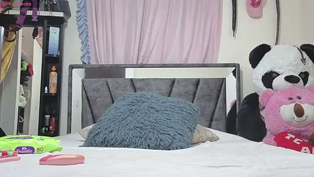 Snapshot of Hotsamantamature chatting on 10.18.25 Hotsamantamature online show from 10.18.25