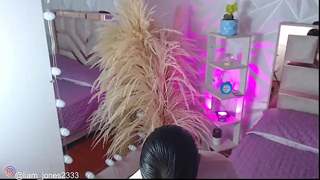 Jonesliam23 online show from 09.23.25