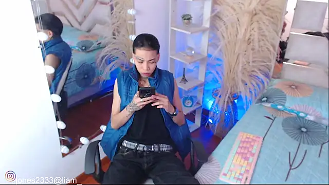 Jonesliam23 online show from 10.26.25