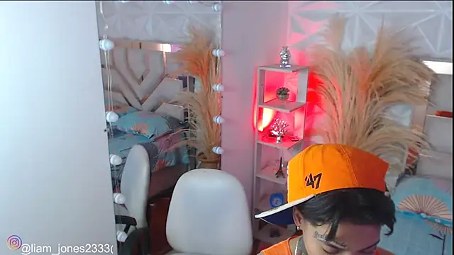 Jonesliam23 online show from 10.30.25