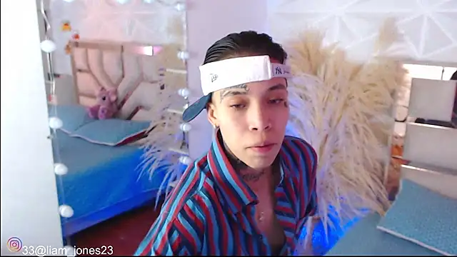 Jonesliam23 online show from 11.22.25