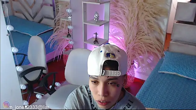 Jonesliam23 online show from 11.26.25