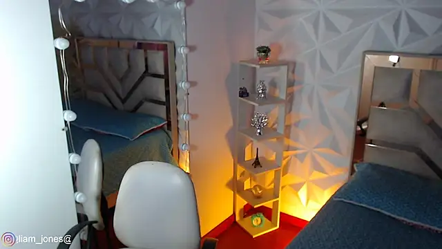 Jonesliam23 online show from 04.21.26