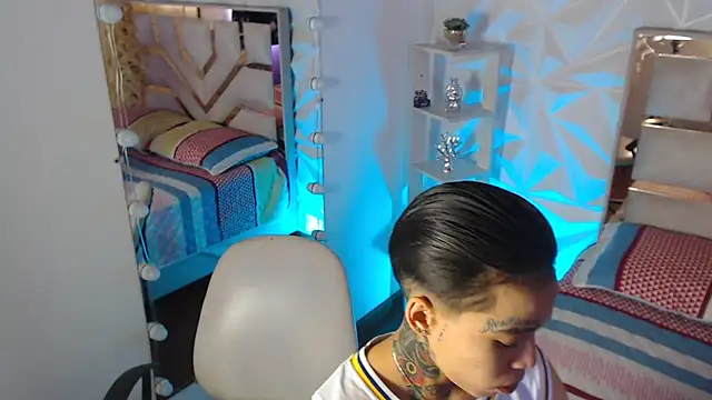 Jonesliam23 online show from 04.25.26