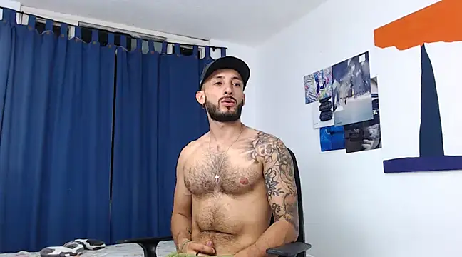 Snapshot of Sanit_Di chatting on 01.04.25 Sanit Di online show from 01.04.25