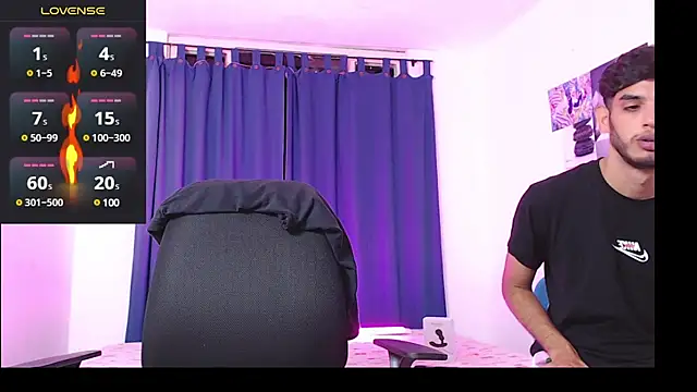 Snapshot of Sanit_Di chatting on 02.10.25 Sanit Di online show from 02.10.25