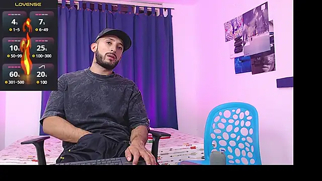 Snapshot of Sanit_Di chatting on 03.07.25 Sanit Di online show from 03.07.25