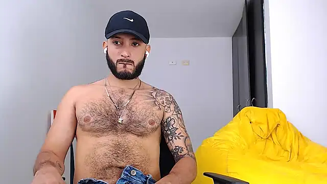 Snapshot of Sanit_Di chatting on 12.03.25 Sanit Di online show from 12.03.25