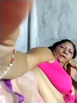 Snapshot of naysi chatting on 03.20.25 naysi online show from 03.20.25