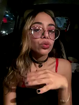 Snapshot of Nenitalinda69 chatting on 12.22.25 Nenitalinda69 online show from 12.22.25