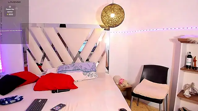 rose scottt online show from 02.14.25