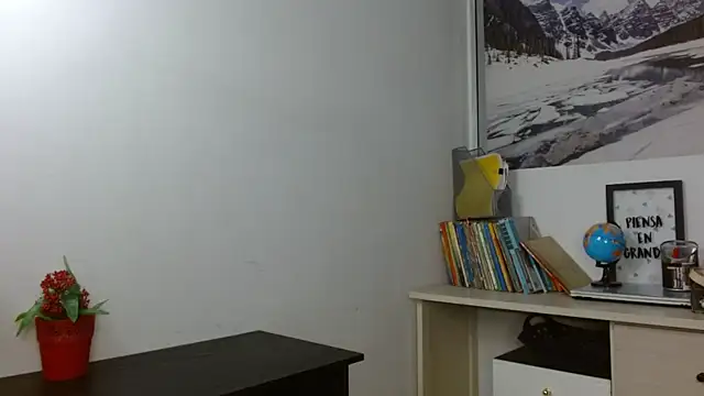 Snapshot of peyton_golden1 chatting on 11.04.25 peyton golden1 online show from 11.04.25