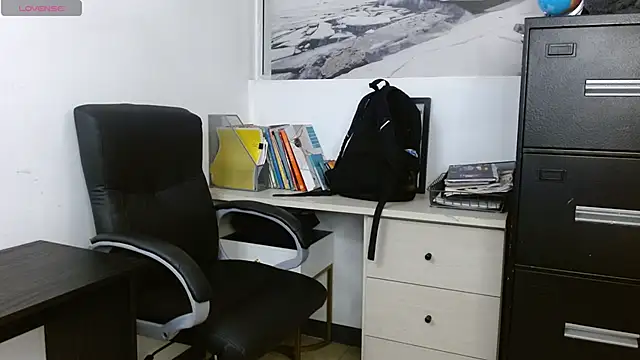 Snapshot of peyton_golden1 chatting on 11.20.25 peyton golden1 online show from 11.20.25