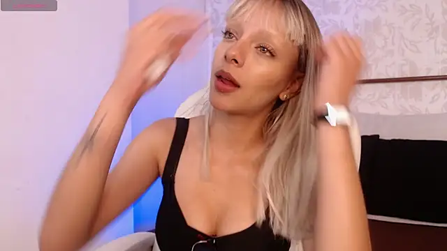 Snapshot of peyton_golden1 chatting on 11.25.25 peyton golden1 online show from 11.25.25