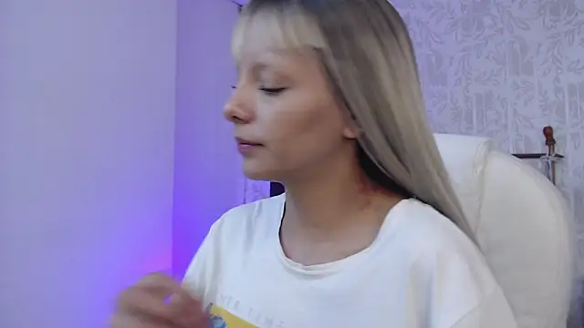 Snapshot of peyton_golden1 chatting on 12.05.25 peyton golden1 online show from 12.05.25