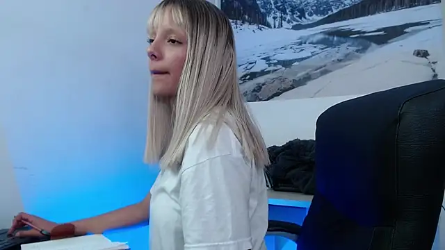 Snapshot of peyton_golden1 chatting on 12.19.25 peyton golden1 online show from 12.19.25