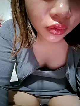 Snapshot of Wettpussyxx chatting on 10.22.25 Wettpussyxx online show from 10.22.25