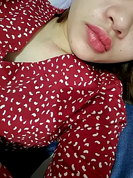 Snapshot of Wettpussyxx chatting on 11.13.25 Wettpussyxx online show from 11.13.25