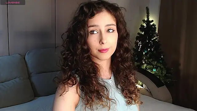 Snapshot of cosmosbaby chatting on 12.15.24 cosmosbaby online show from 12.15.24