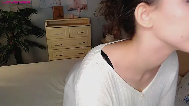 Snapshot of cosmosbaby chatting on 09.19.25 cosmosbaby online show from 09.19.25