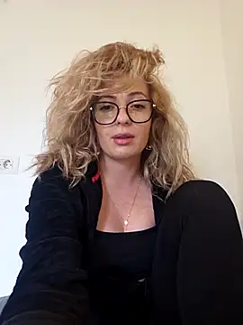 Selenna emma online show from 09.17.25