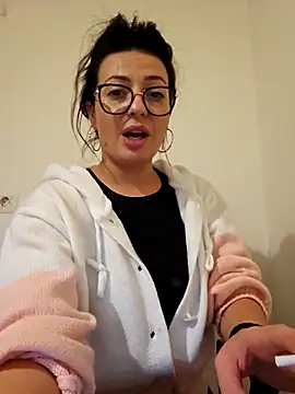 Selenna emma online show from 12.16.25