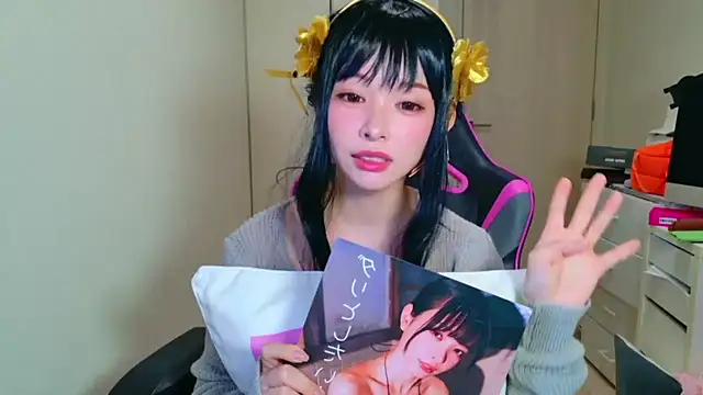 Snapshot of dalichuru chatting on 10.30.25 dalichuru online show from 10.30.25