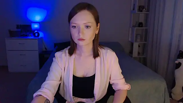Snapshot of Allaria chatting on 06.25.26 Allaria online show from 06.25.26
