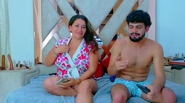 Snapshot of LeidyJones chatting on 03.15.25 LeidyJones online show from 03.15.25