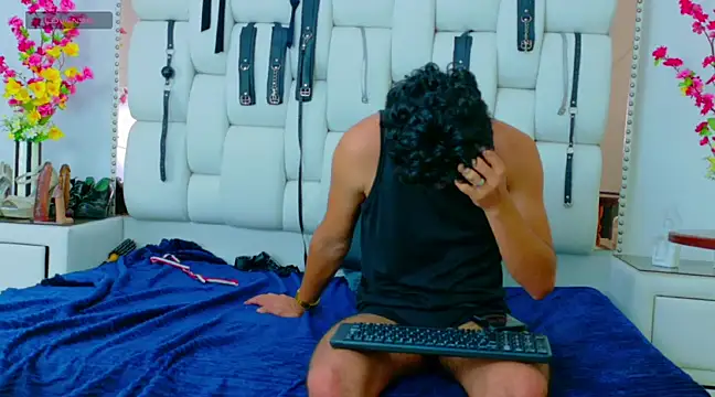 Snapshot of LeidyJones chatting on 03.19.25 LeidyJones online show from 03.19.25