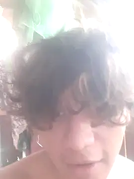 Snapshot of pedrodavid_ chatting on 11.20.25 pedrodavid online show from 11.20.25