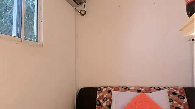 Snapshot of meganrossee69 chatting on 01.21.25 meganrossee69 online show from 01.21.25