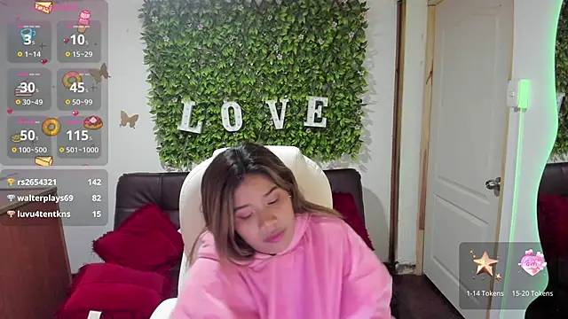 Enma  clark online show from 12.21.24