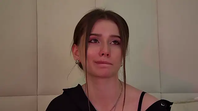 Snapshot of DianaVert chatting on 02.05.25 DianaVert online show from 02.05.25