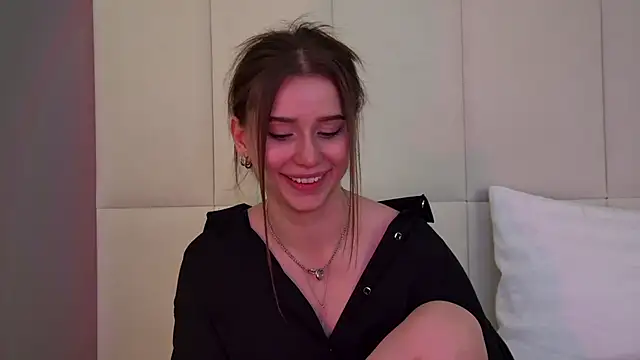 Snapshot of DianaVert chatting on 02.05.25 DianaVert online show from 02.05.25